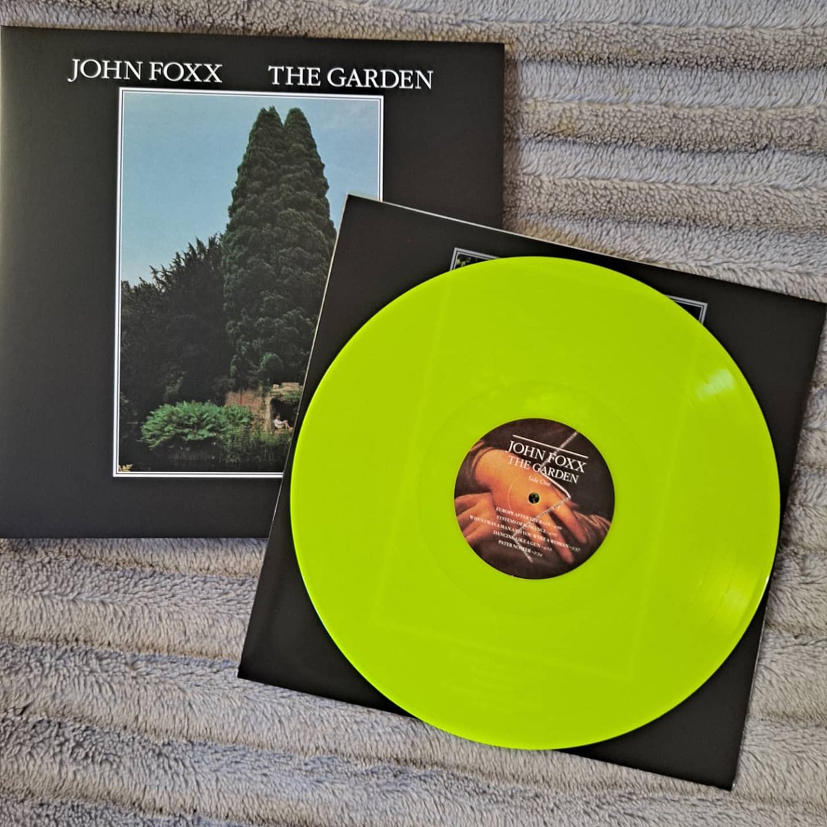 JohnnyAisAway's tweet photo. Not a bad day to be an UltraFoxx fan!! @foxxmetamedia @foxxmetamatic @Foxxvisitation
#johnfoxx #ultravox #thegarden #threeintoone #vinyl #colouredvinyl
#reissues #80smusic https://t.co/Jya96YCMVy