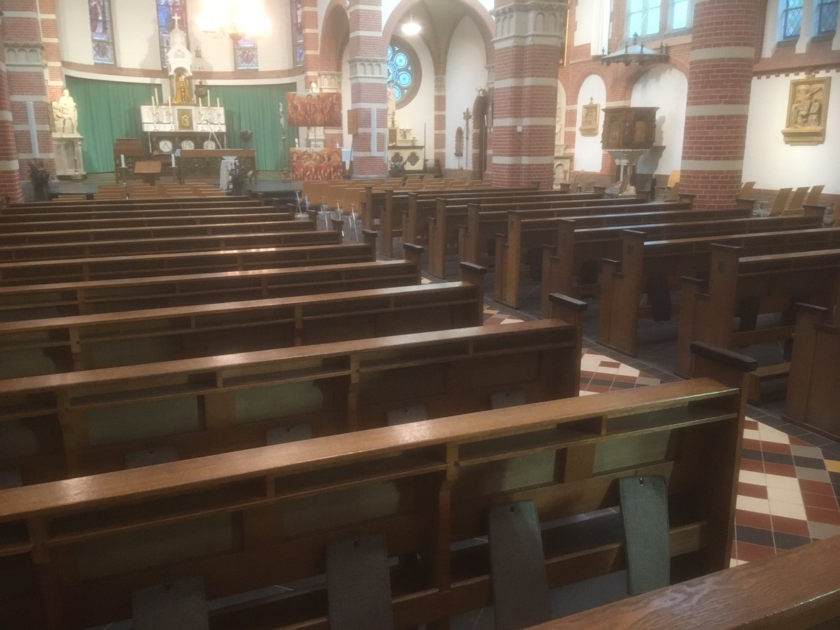 CorneliusLimmen's tweet photo. De kerkbanken zijn in de Corneliuskerk geplaatst. 
De banken uit Koog aan de Zaan zijn door Emiel Wagemaker van meubelmaker d' Houtkrul op maat gemaakt en opgeknapt en zijn de afgelopen week in de Corneliuskerk geplaatst. https://t.co/JR5FMYKBxw
