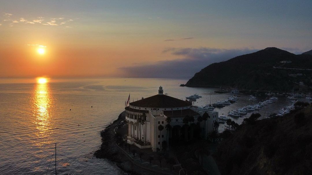 CatalinaExpress's tweet photo. A beautiful Catalina sunrise to start your day.
📷: https://t.co/73heod2KYb &amp; https://t.co/ievtQWy4nd https://t.co/iSnfO9NBdQ