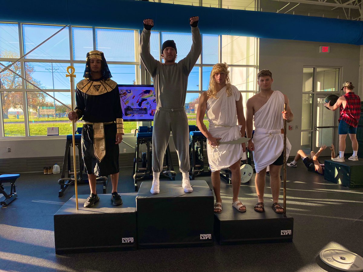 Halloween Costume Contest Results:

1st: Jake Thilges

2nd: Ray Ray Douglas

3rd: Jarret Novak and Aidan Brown

#DMACCBaseball🐻⬇️