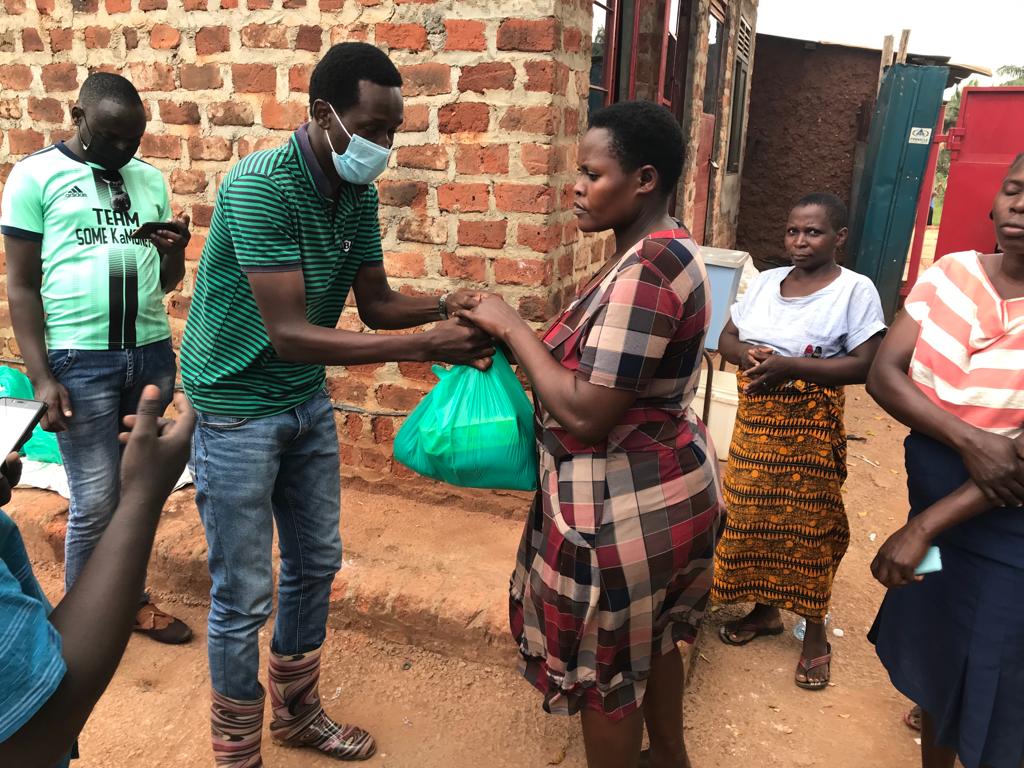 League_Ug's tweet photo. 3/3
#CSRDay 
And yes we made an impact.
We created a smile to a brother and sister from another mother. https://t.co/1yDOJVoQnu