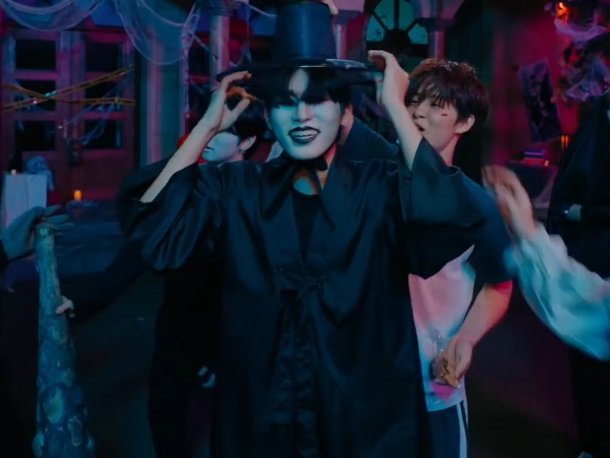 jeongwoarchive's tweet photo. jeongwoo for halloween 🎃 https://t.co/jYXcQNtFS6