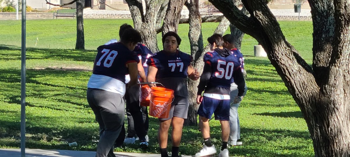 TRRoughRiderFB's tweet photo. TR Football pitching in today to keep our community clean at Brook Falls Park! Shout out to all of our guys who volunteered a few hours their weekend and helped make this project a success! #TRCommunityService #KeepOurParksClean https://t.co/WOQq44zGXg