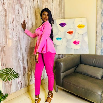 Pragmaticbaby's tweet photo. #NouvellePhotoDeProfil #MmeALeNiveau💖🌺🌸
Outfit by @SakouraW ✨✂️ https://t.co/XEzcyCAy6A