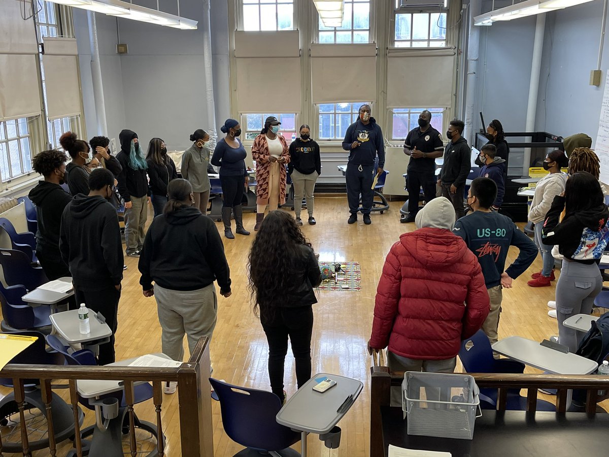 SNKRPrincipal's tweet photo. Using Restorative Justice Circle to ground the foundation of #JJLAW Student Government Association during the Fall Student Leadership Retreat @BKNHSSuptRoss @ExecSuptKWatts @DOEChancellor @LRobinsonNYC @BKNorthNYCDOE https://t.co/SisqnDgro2