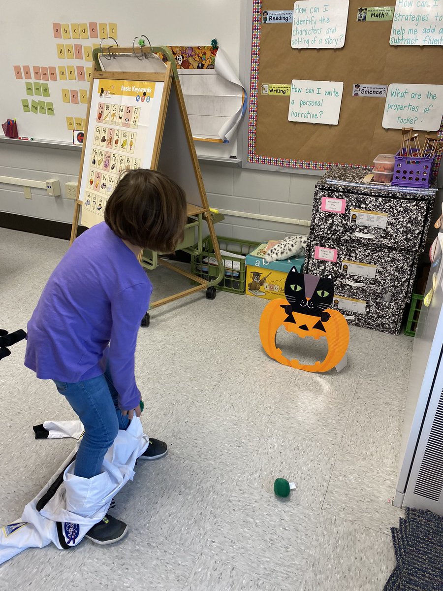 GrimSME's tweet photo. Fall Fest fun 🧡@WESpolarbears https://t.co/F5AIThV1c4