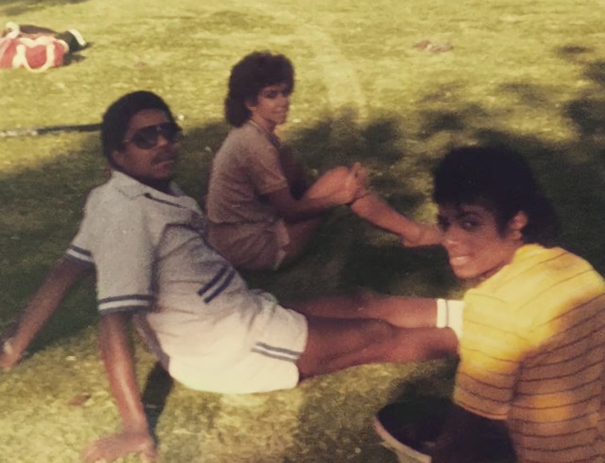 andjustice4some's tweet photo. Please don't forget that #ThrillerNight benefits both Heal LA Foundation and the Dee Dee Jackson Foundation.  Dee Dee is the mother of Taj, Taryll and TJ.  Michael loved Dee Dee and I think would want some donations to go to #DDJF.  Link to donate:  https://t.co/lbVZJ3HRhB https://t.co/SyMqPN6ctF