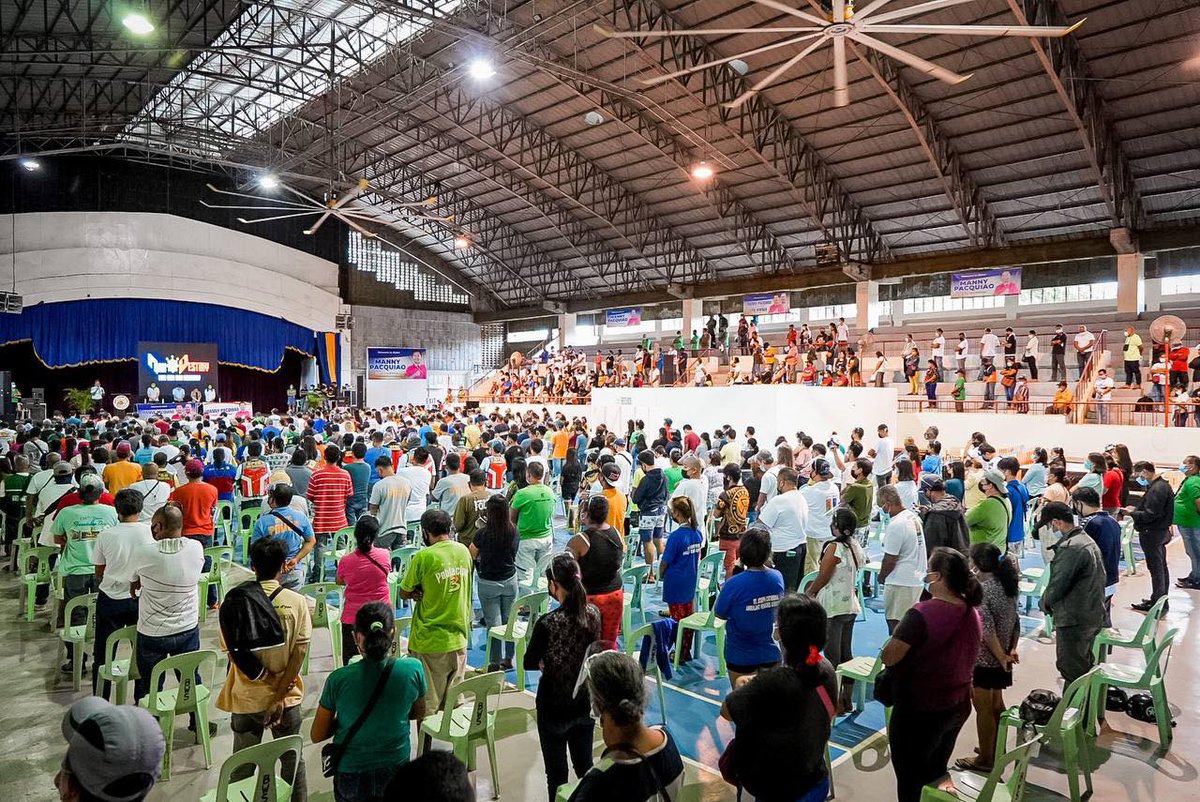 inquirerdotnet's tweet photo. LOOK: Presidential aspirant Senator Manny Pacquiao visited residents of Panglao Island and Tagbiliran City in Bohol on Saturday, Oct. 30.
Pacquiao and his wife Jinkee distributed P1,000 cash and five kilos of rice to the people who went. | ๐ท: Manny Pacquiao Facebook page https://t.co/0wjzEPCUDR