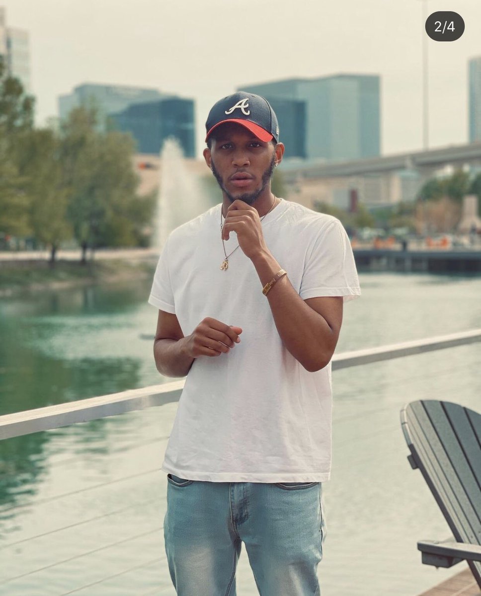 Cre8tiveVisual's tweet image. What’s going on Twitter! My name is Tré. I am the owner of Cre8tive Visuals. I am a self taught photographer and videographer. Ypsi/Detroit based 🔥Trying to get my name and work out there more. It’ll be highly appreciated if you RT this for me. My work is on my page 🙏🏽 #Detroit