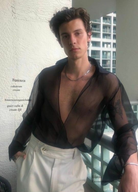 melodramaupas's tweet photo. Still not over this Shawn Mendes' outfit https://t.co/M75tDLHfXi