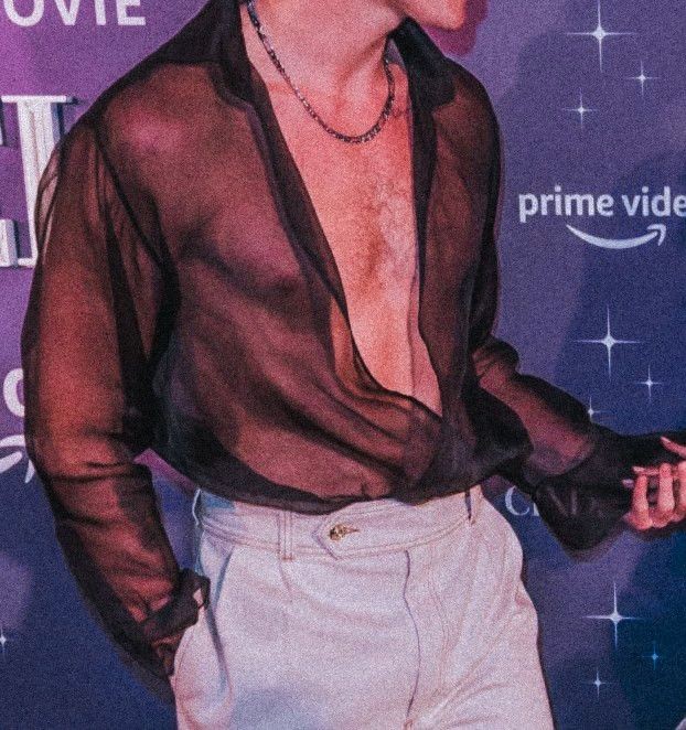 melodramaupas's tweet photo. Still not over this Shawn Mendes' outfit https://t.co/M75tDLHfXi