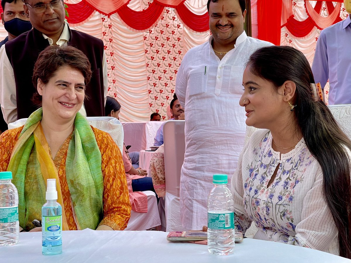 पार्टी का नहीं पता..लेकिन यूपी को एक मज़बूत महिला नेता का विकल्प <a href="/priyankagandhi/">Priyanka Gandhi Vadra</a> के तौर पर मिलता हुआ दिखाई देने लगा है..