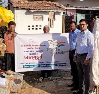 Milind_dave09's tweet photo. હિંમતનગરમાં કાચાને આવાસ વગરના 816 લાભાર્થીઓને સરકારની PMAY+મનરેગા યોજનાથી સીધી સહાય મળીને કુલ 1,60,000/-  ચોખ્ખી અને સીધી સહાય વચેટિયા વગર લાભાર્થીના ખાતામાં.આજે એવા જ કેટલાક લાભાર્થીઓના સપનાના ઘરનું *ખાતમુહૂર્ત* કરવાનું સપનું પૂરું કરવામાં સહભાગી થવાનું સૌભાગ્ય પ્રાપ્ત થયું. https://t.co/FnsqdwaCW6