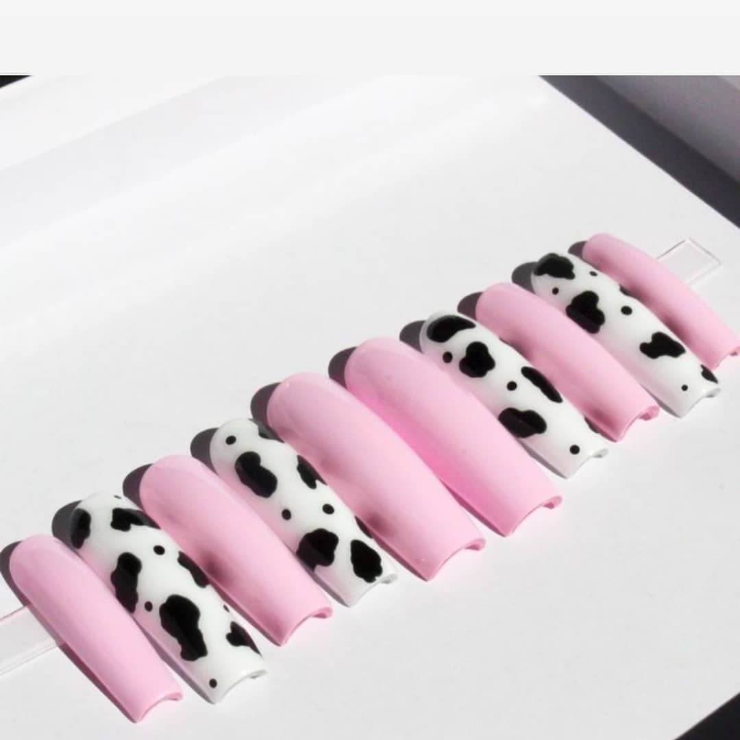 anxshka_cpt's tweet image. Inspo VS What she got 💗🐄

#gelnails #fullcovertips #almondnails #pinknails #cowprint #localnailtech #kraaifonteinnails #nailart #nailsdid #nailtechstudent #selftaughtnailtech