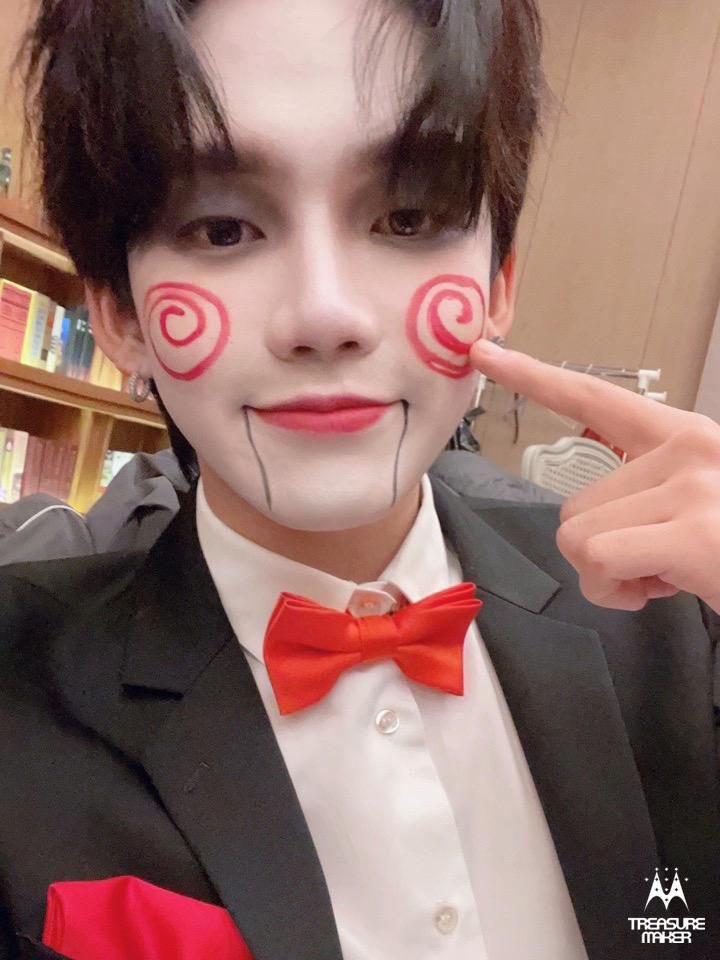 yoshxsuk's tweet photo. happy halloween π»π boo! #HYUNYO https://t.co/X02MjT5GE8