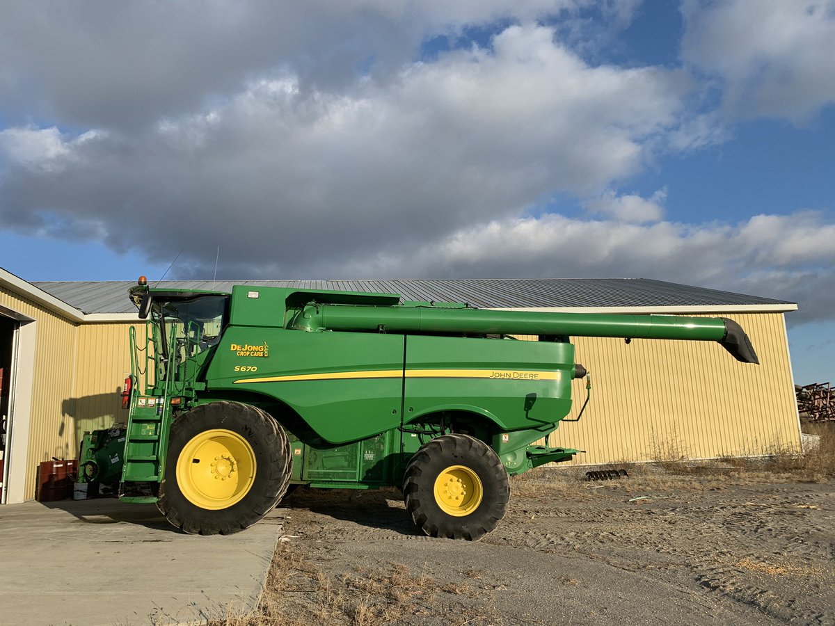 Anyone looking for more Capacity to harvest the huge corn crop? This beauty is for sale. 12 S670 1500 sep hrs 180k.    1000$ cash if you lead me to a sale! DM for details