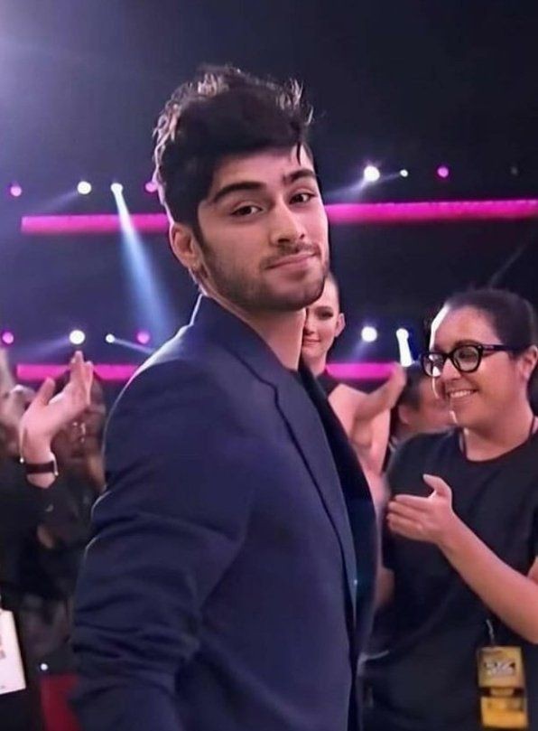 biancarrot's tweet photo. I truly belive we have to pay way more attention to everything surrounding zayn and khai's privacy and all, just in general. What Zayn in going through right bow must be insanely hard. Imagine even losing custody cause of his partner's mother. #WeAreWithZayn #AlwaysWithYouZayn https://t.co/UnYyVgNVPY