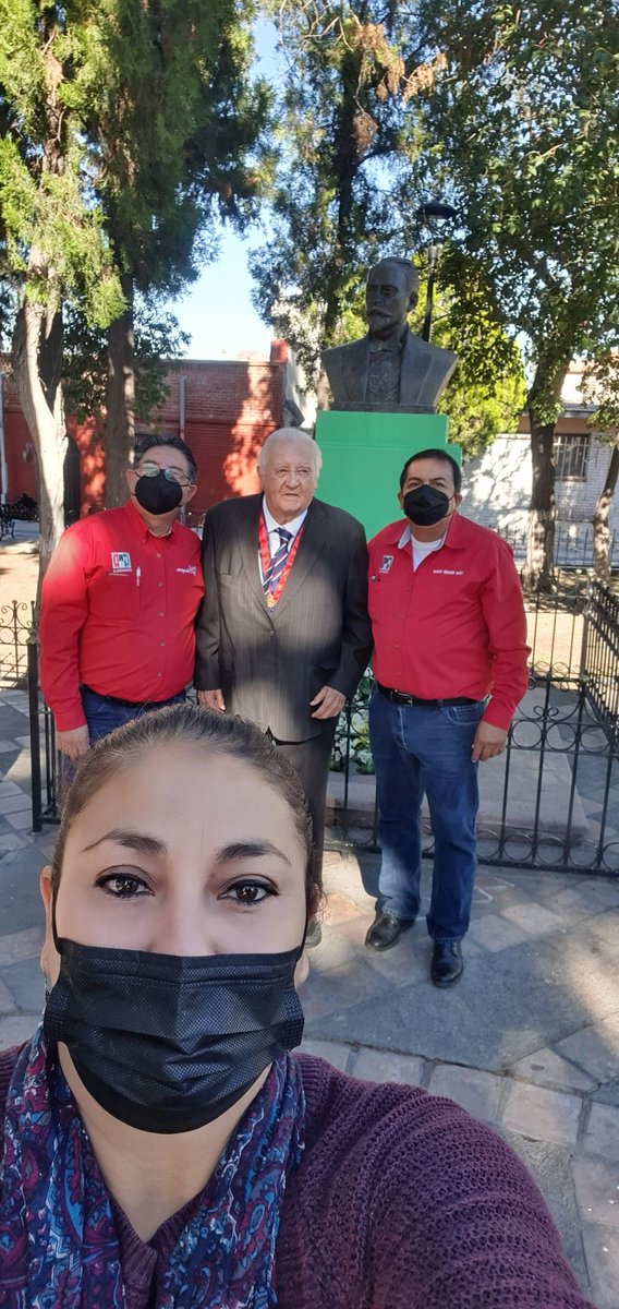 PRIaccioncivica's tweet photo. Guardia de Honor al "Apóstol de la Democracia" Francisco I. Madero en su CXLVIII Aniversario de su Natalicio, Por parte del equipo de Acción Cívica de la C.D.E. con la honrosa compañía del Profr. Arturo Berrueto González.
#NuestroOrgullo
#PorSiemprePRI 
@PRICoahuila 
@rigofuentes https://t.co/Hnsxez8Aeq