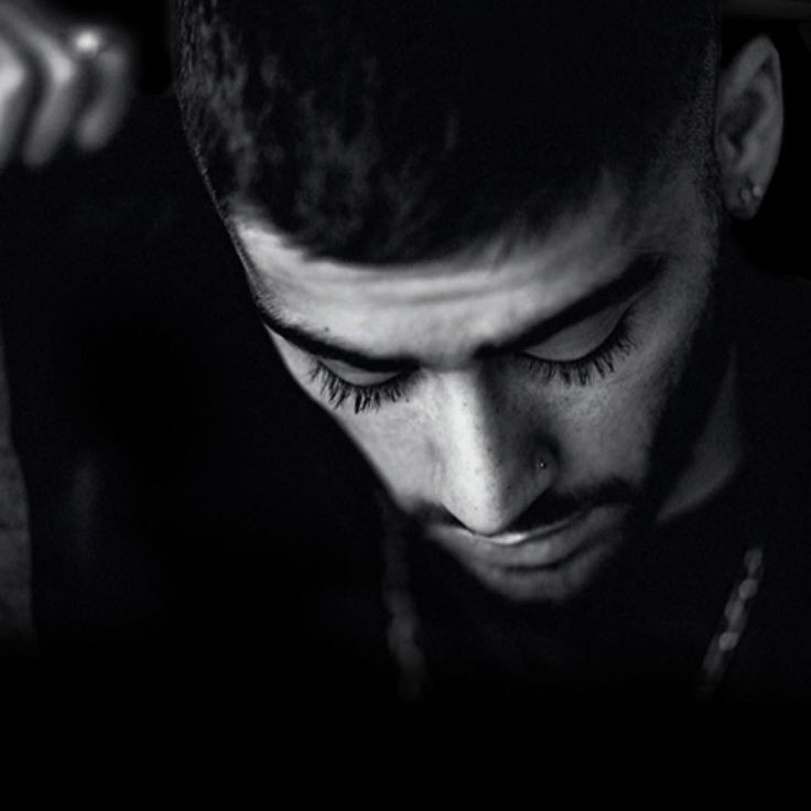 taezeek's tweet photo. I STAND WITH ZAYN 
RESPECT ZAYN 
WE LOVE ZAYN 
#ISTANDWITHZAYN
#respectzayn
#AlwaysWithYouZayn
#FreeZayn 
#hadidIsOverParty https://t.co/0tJbXBAFdG