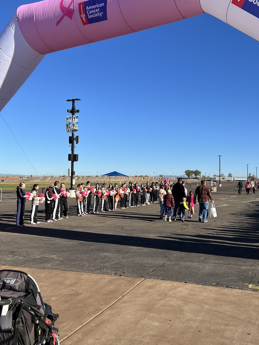 Love being out here supporting the cause! #makingstridesagainstbreastcancer #cheerleadersagainstbreastcancer @_NMAA 🎀🎀