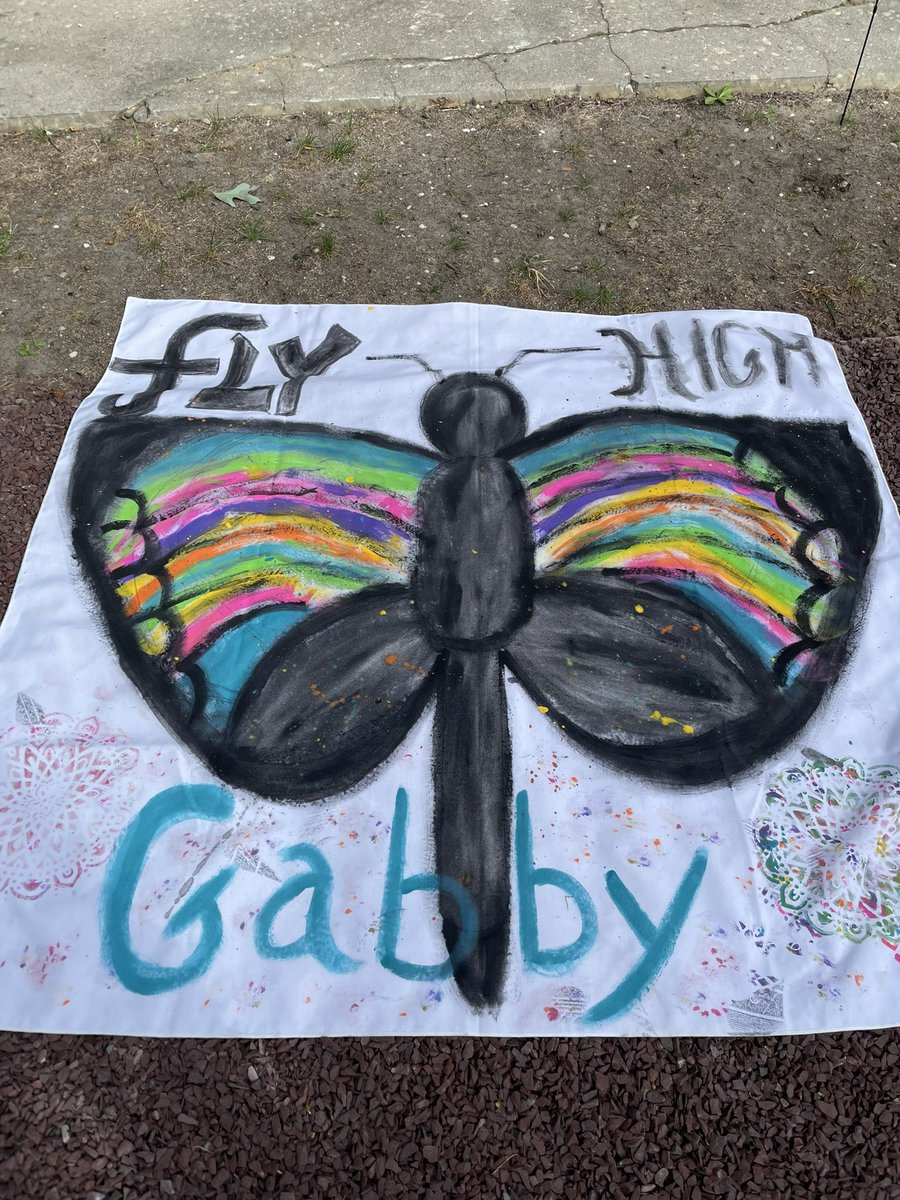 LisaMadsMom's tweet photo. @gabbsfoundation I have 2 disabled gentleman in foster care 25 yrs.This was their gift to gabby. She did indeed touch the 🌎 https://t.co/VAyfL4ZTNs