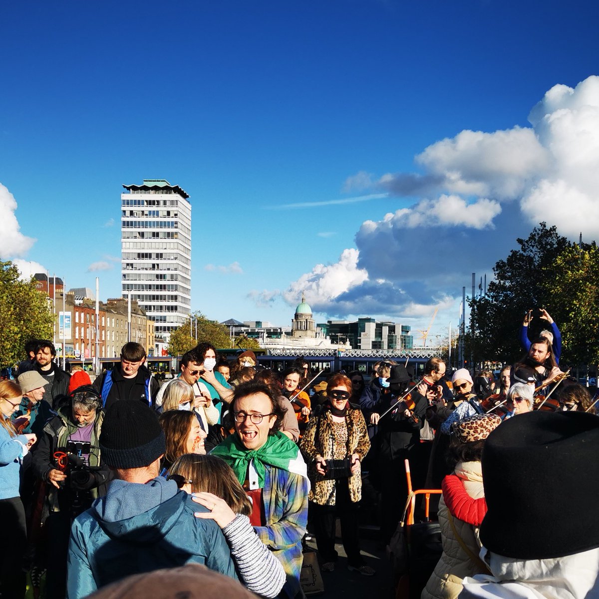Great turnout for the "Save The #cobblestone march &amp; ceilidh on O'Connell Bridge
#culturenotvultures