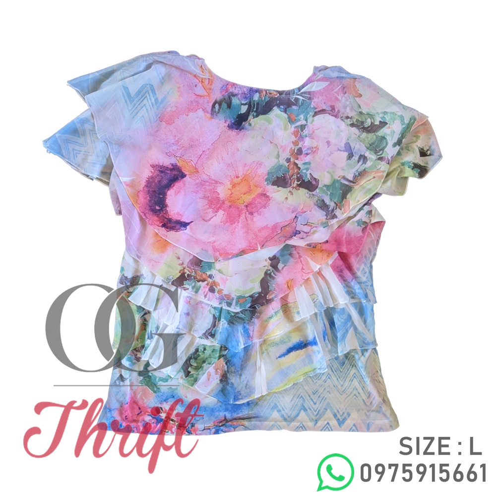 _OGThrift's tweet photo. Dress in a multicolored floral blouse in this flared style if you seek to look neat and relaxed without much work. On the footwear front, this ensemble pairs perfectly with white leather heeled sandals. K40. Keep it #OG #CatalogUPDATE https://t.co/uH4w0FYv5R