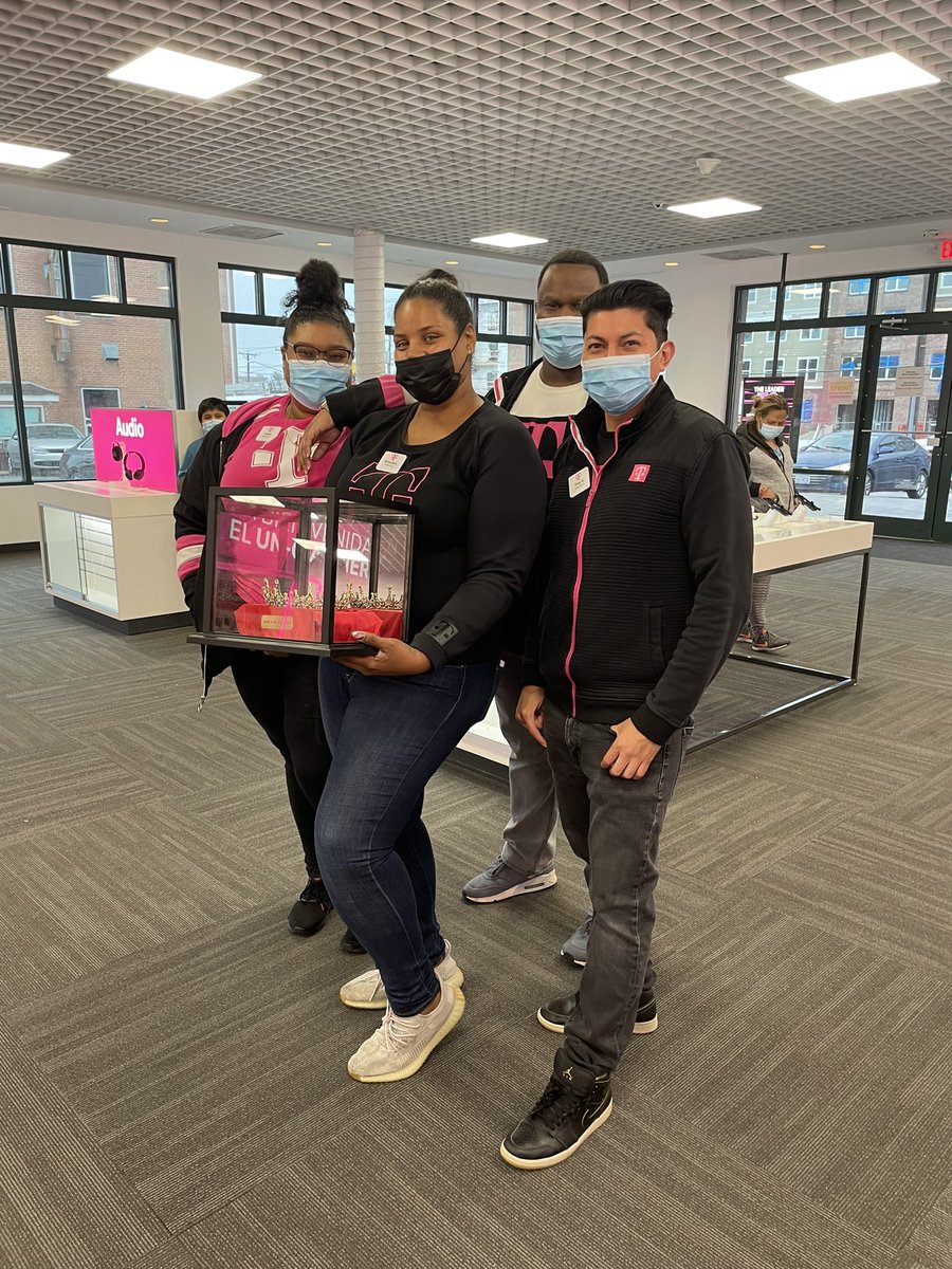 Jose_MejiaVA2PA's tweet photo. I wanted to give a huge shout out to two stores. These stores not only took the βCrownβ in September for their respective district but continue to lead the way in October.
14th and Park - DCNE
Richmond Hwy and Fairview- Arlington-Alexandria
#TheCrown #CapitalDNA https://t.co/wVWceRweWf