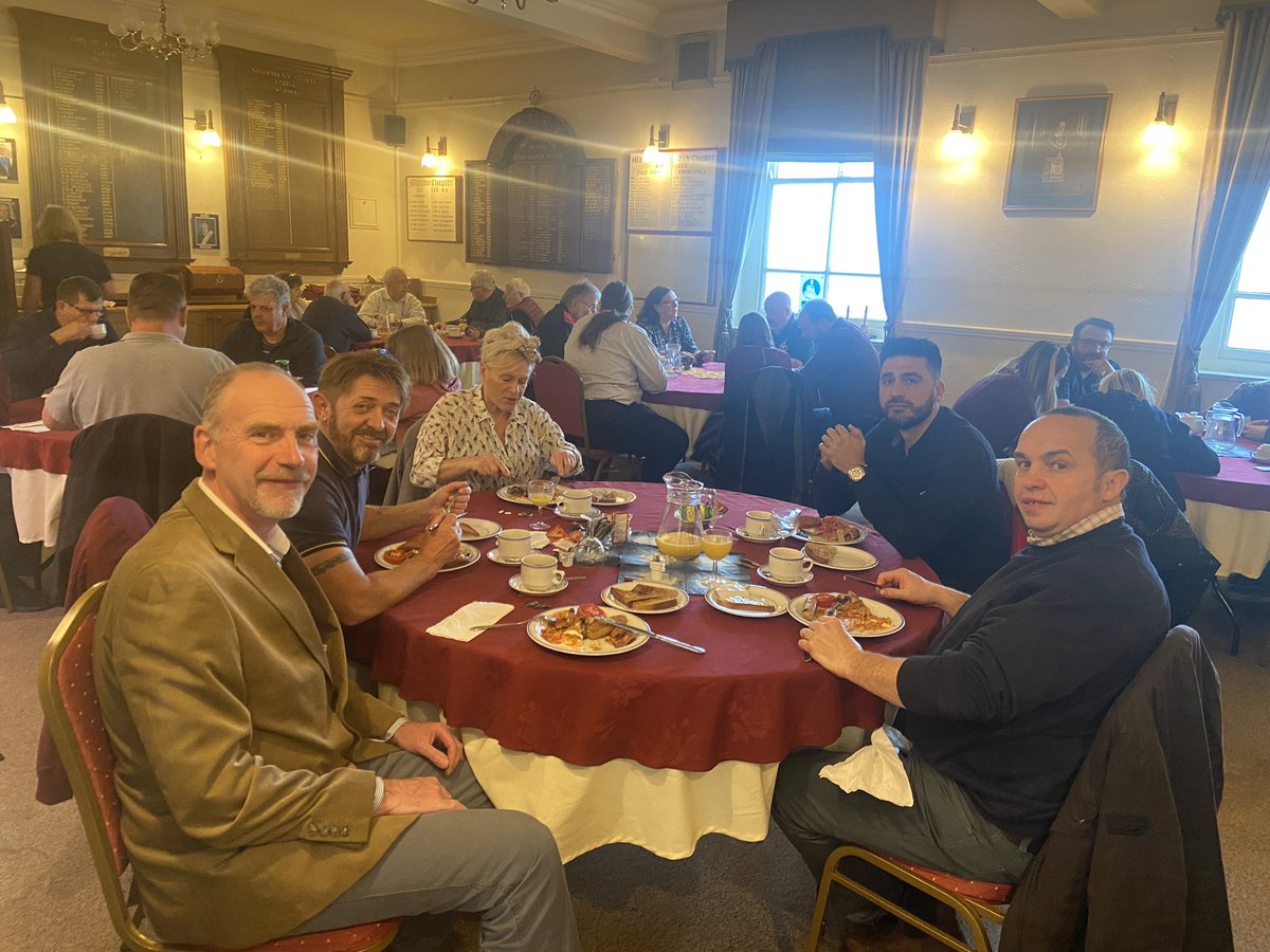 masonicbubbs's tweet photo. Brethren of the Forest Of Mendip , friends and family made breakfast this morning at Clevedon Masonic hall, massive thank you the Neil and his team for the catering. #UGLE #PGLSomerset #forestofmendip https://t.co/ukrp9C72kx