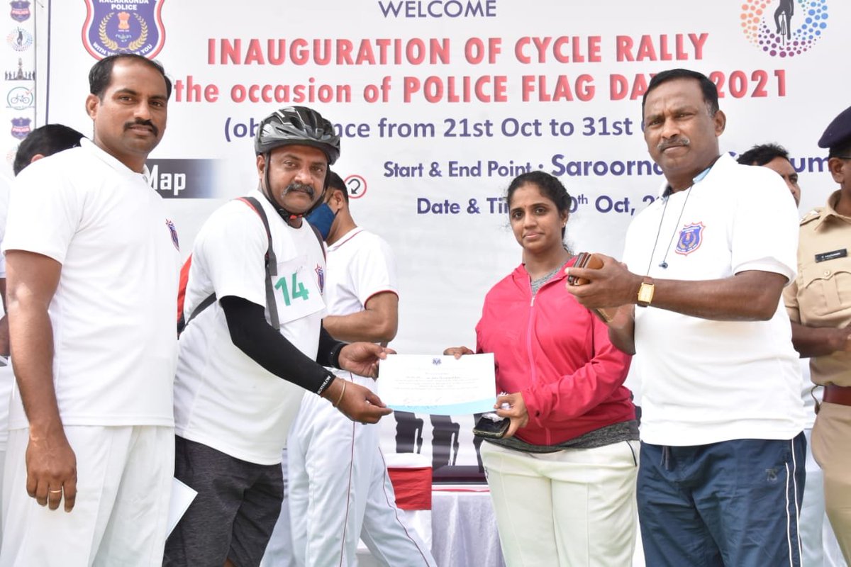 MalkajgiriCop's tweet photo. In view of #PoliceCommemorationWeek,100km #CycleRally was conducted by #RachakondaPolice from Saroornagar Indoor Stadium to Bibinagar. @DcpBhongir, DCP @Rachakonda_tfc, #DCP_Admin, #Addl_DCPCAR distributed appreciation certificates to the participants.@TelanganaDGP @TelanganaCOPs https://t.co/1xMp1tIBzB