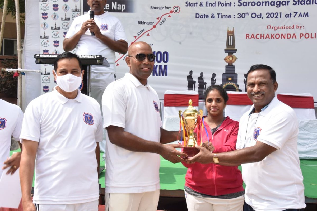 MalkajgiriCop's tweet photo. In view of #PoliceCommemorationWeek,100km #CycleRally was conducted by #RachakondaPolice from Saroornagar Indoor Stadium to Bibinagar. @DcpBhongir, DCP @Rachakonda_tfc, #DCP_Admin, #Addl_DCPCAR distributed appreciation certificates to the participants.@TelanganaDGP @TelanganaCOPs https://t.co/1xMp1tIBzB