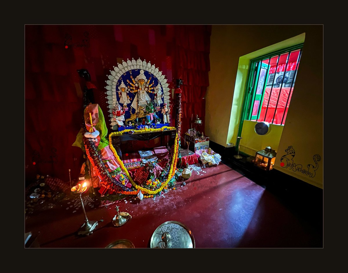 JoydipK's tweet photo. HOME IS WHERE DURGA IS

#maavyaghravahini #shotoniphone at #kundubaari #hatibagan
#iphonephotography https://t.co/6v3rwO9vse