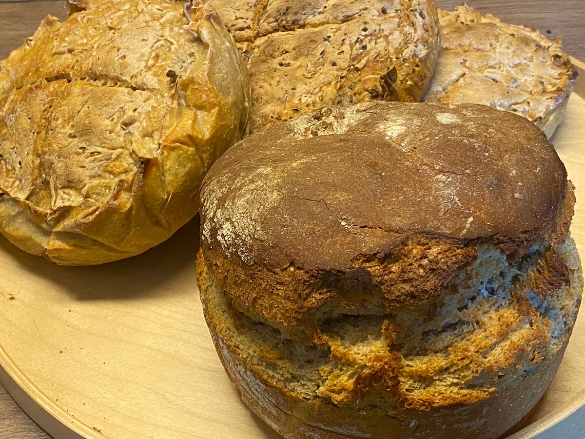 M_Reichardt_AfD's tweet photo. Meine Tochter hat frisches #Sauerteigbrot gebacken. Alles mit Zutaten aus der Region. Natürlich, gesund und schon deshalb nicht #gruen! #sachsenanhalt #boerde #Heimat #Deutschland https://t.co/wbAAIAUSro