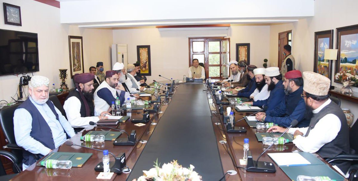 وزیراعظم عمران خان سے ملاقات۔۔ موجودہ صورتحال پر گفتگو۔۔ 
انشاءاللہ پرامن حل کے لیے پرامید۔۔