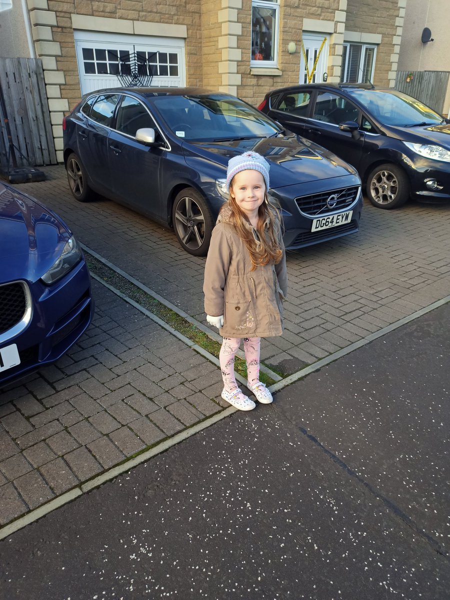 Day 6 of walk the rainbow and Evie found an indigo car. <a href="/NLActiveSchools/">NLActiveSchools</a>  #NLWALKTHERAINBOW