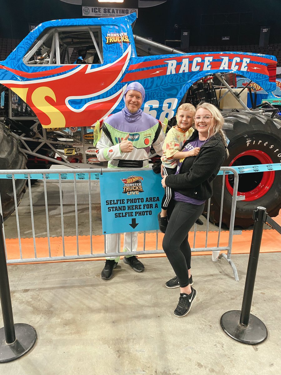 haleyrrowan's tweet photo. #hotwheelsmonstertruckslive https://t.co/6fI0igK5Zo