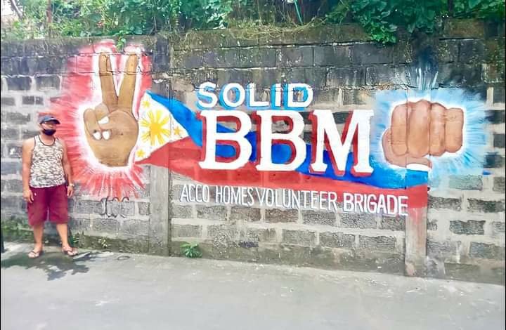 AlwaysForBBM's tweet photo. Look! A @bongbongmarcos supporter created a chalk art on the wall. Kudos, Sir Fortunato Felix. You created a great work of art. #BringBackMarcos https://t.co/KRr1zkvWIy