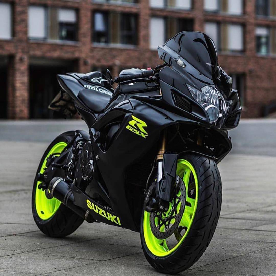 Стоимость мотоцикла. Suzuki GSX-R 600 l2. Suzuki Sport Bike. Литровый спортбайк. Спортивный мотоцикл одноместный.