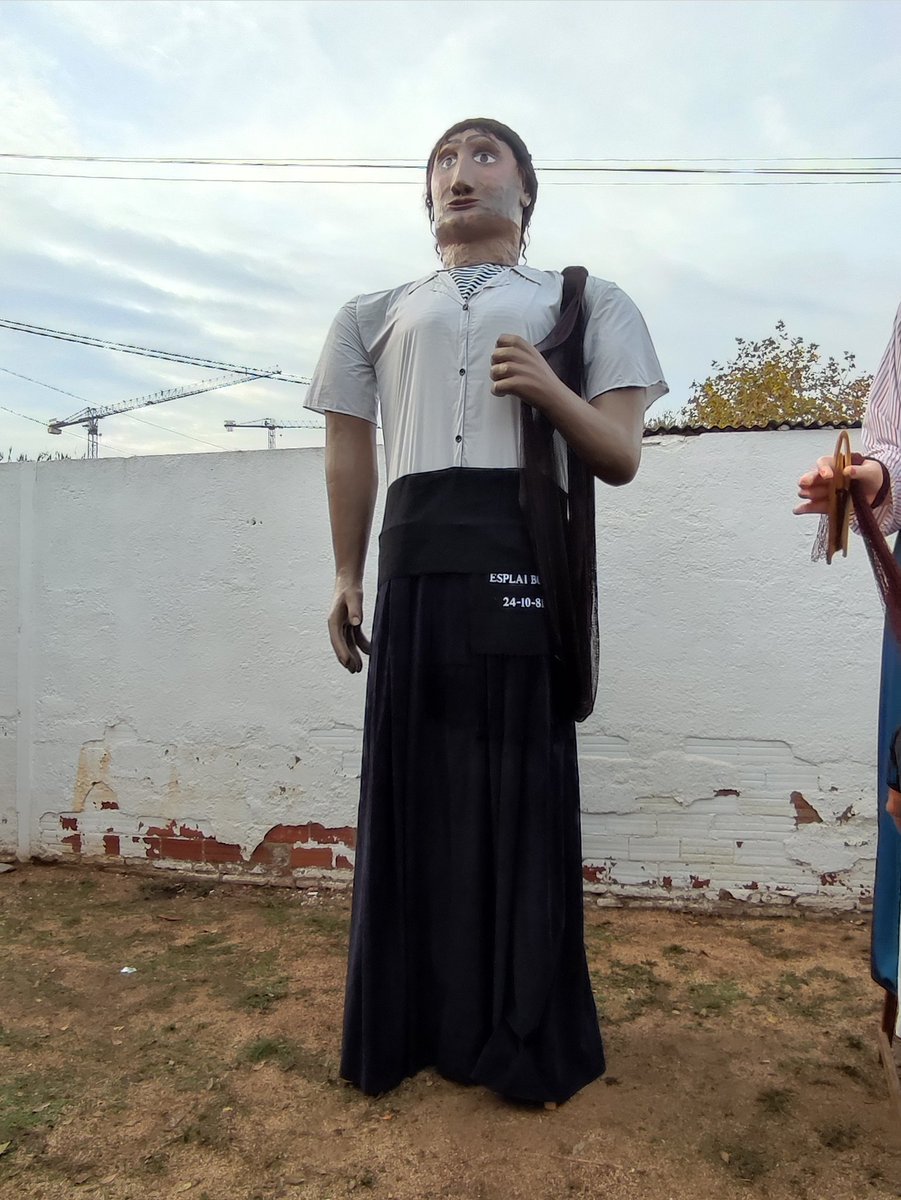 mostragegants's tweet photo. Avui gran estrena a les festes de Sant Simó de #Mataro.
Recuperem un #gegant històric, molt actiu fa 40 anys pels entorns de l'ermita: en Rebentaxarxes de l'esplai Buff
https://t.co/U2N0lW4oII https://t.co/KN1qttf3rf