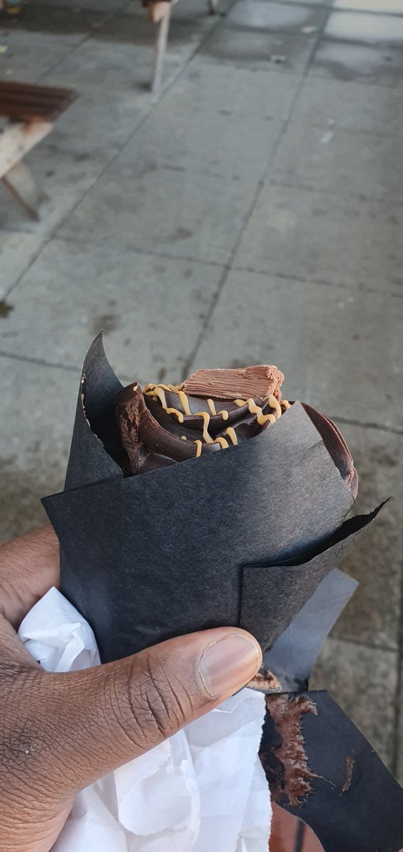 noelkizere's tweet photo. Not only did I meet a Pharmacy Legend but he got me a muffin with a big smile!

You are a legend @Pharmacistdaz good start to what was otherwise a long day 😎👊🏿 

#YorkshireKindness #PharmacyFamily #BeKindAlways #PharmTwitter https://t.co/LjO2RoUdEq