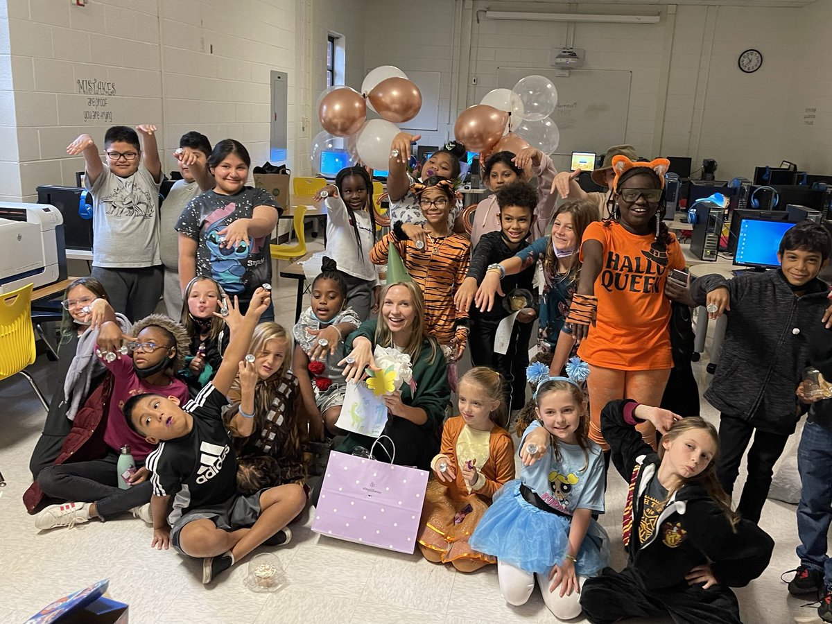 Robertsreaders1's tweet photo. Feeling like the luckiest teacher in the world to have the most thoughtful students &amp; parents celebrate my upcoming wedding! We played Wedding Bingo, they designed a wedding dress for me out of TP &amp; gave me a book of the BEST marriage advice! 🤍 @HighPointFCS https://t.co/E0lcI8hadG