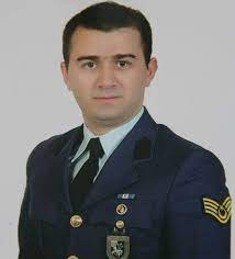 30 EKİM 2014 ..
Bugünden tam 7 sene önce...
Diyarbakır..
Hava Astsubay Üstçavuş Nejdet Aydoğdu..
Yanında sevgili eşi ile semt pazarına çıktılar...
Bağlar ilçesi Körhat 70. Sokaktaki semt pazarına...
Eşi Esra 2,5 aylık HAMİLE ..