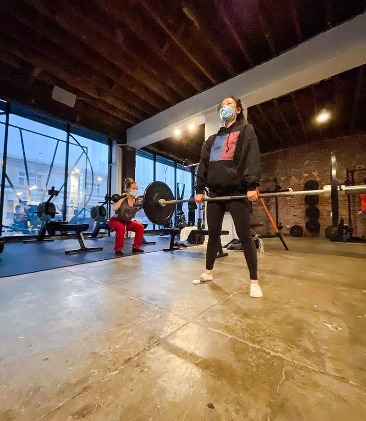brittrobITA's tweet photo. NEW ➤ Britt Robertson (@RealBritt_Rob) and Olivia Sui while they were working out! https://t.co/UgcJJysk3C