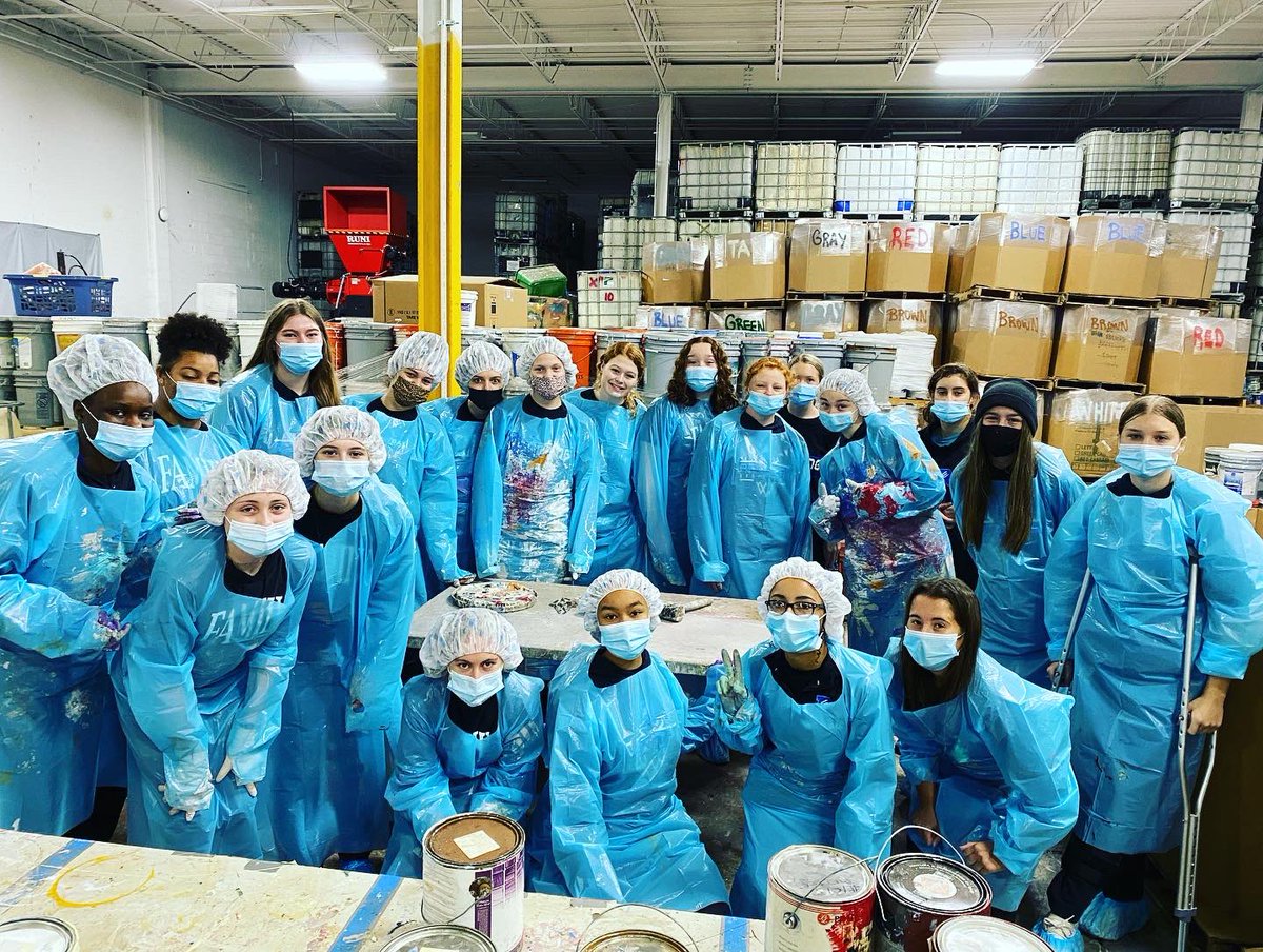 LadyDevilsRHS's tweet photo. Before 🎨 ➡️ After 🎨 

After an awesome week of practice, we spent Saturday morning at Matthew 25 helping to check/sort paint that will be sent to Nicaragua, Honduras, &amp; Jamaica to paint schools &amp; hospitals. Our girls worked for 2 hours &amp; got through hundreds of paint cans! 💪🏼 https://t.co/TzaUgNNEkc