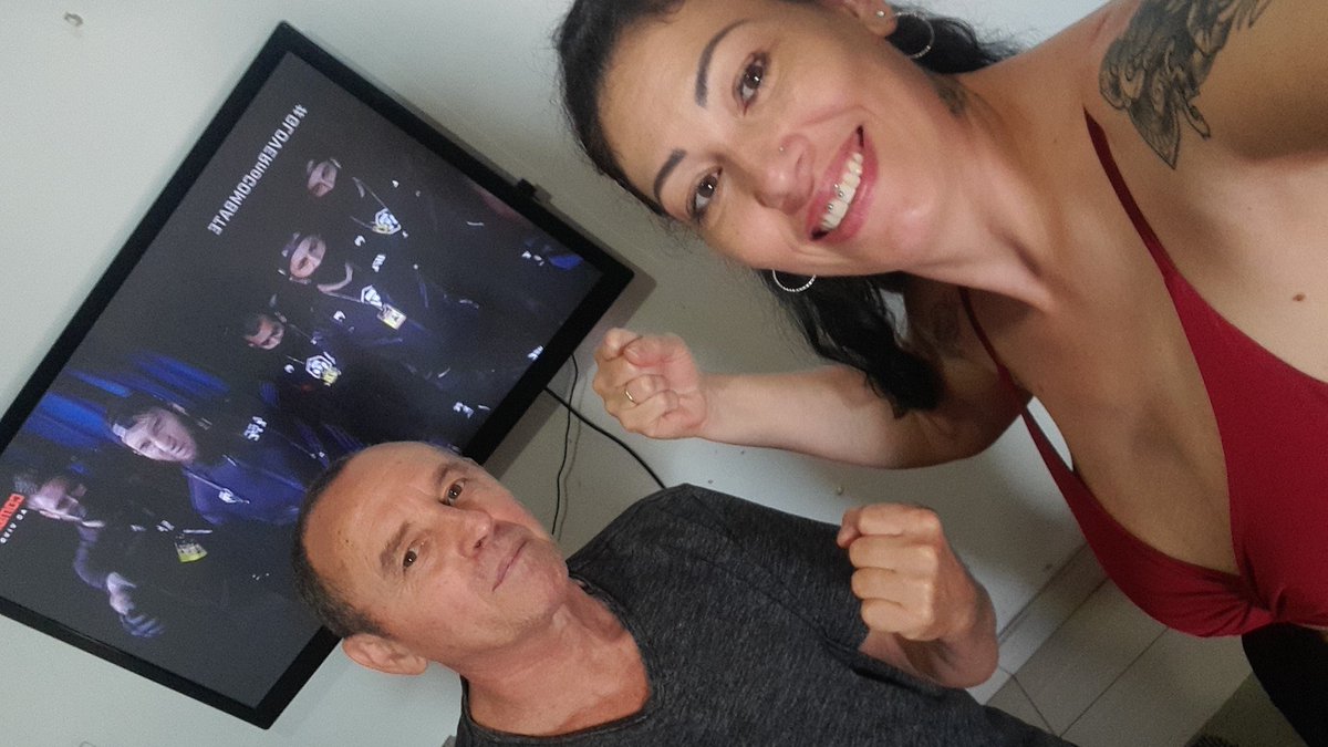 veronicaggc's tweet photo. @canalCombate De olho #GloverNoCombate 🔥🔥🔥❣ https://t.co/Gqut5EU1fL