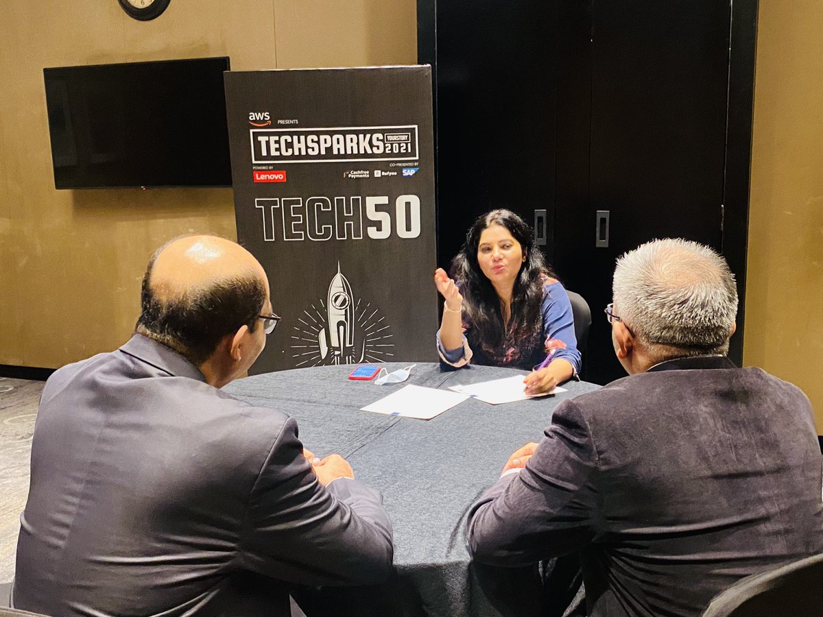 tenzin_pema's tweet image. Value creation redefined w/t @YourStoryCo team at #TechSparks2021

1-1  #Tech50 speed dating meetings with some very committed investors/partners throughout the day &amp;amp; after @SharmaShradha&apos;s LIVE interviews during the day, more meetings ongoing post-9pm🚀

@Primevp_in @rrhoover
