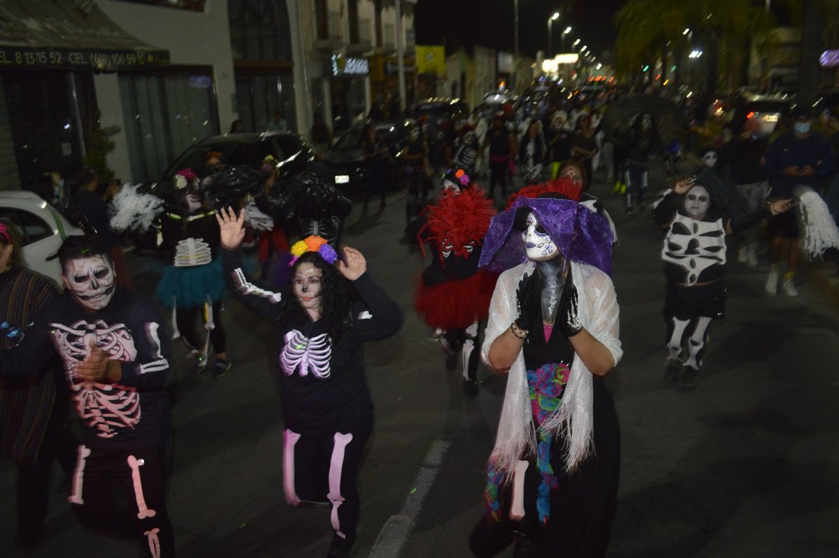 patyw1's tweet photo. Divertido el gran desfile de Día de Muertos! https://t.co/e1Nu3VOZox
