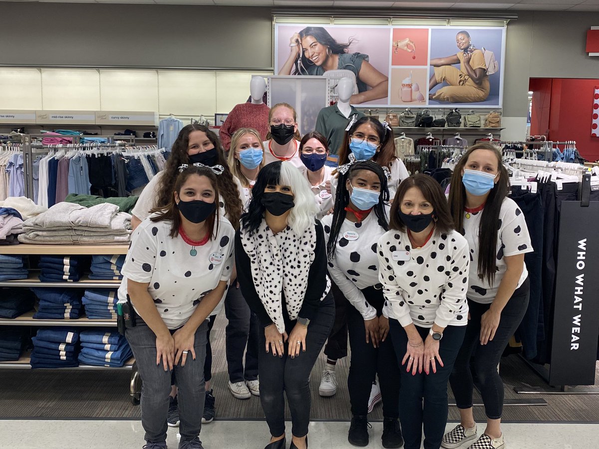 VGensicke's tweet image. Had so much fun being Cruella with all my Dalmatians!! 🐾 ❤️ @ThrillHill9