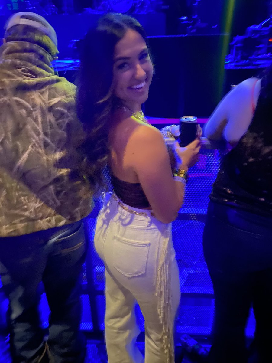 _raemac's tweet photo. this concert single handedly beat all the rest i’ve ever been to.  @KoeWetzel @HUSERBROTHERS https://t.co/EYWQHJdm4A