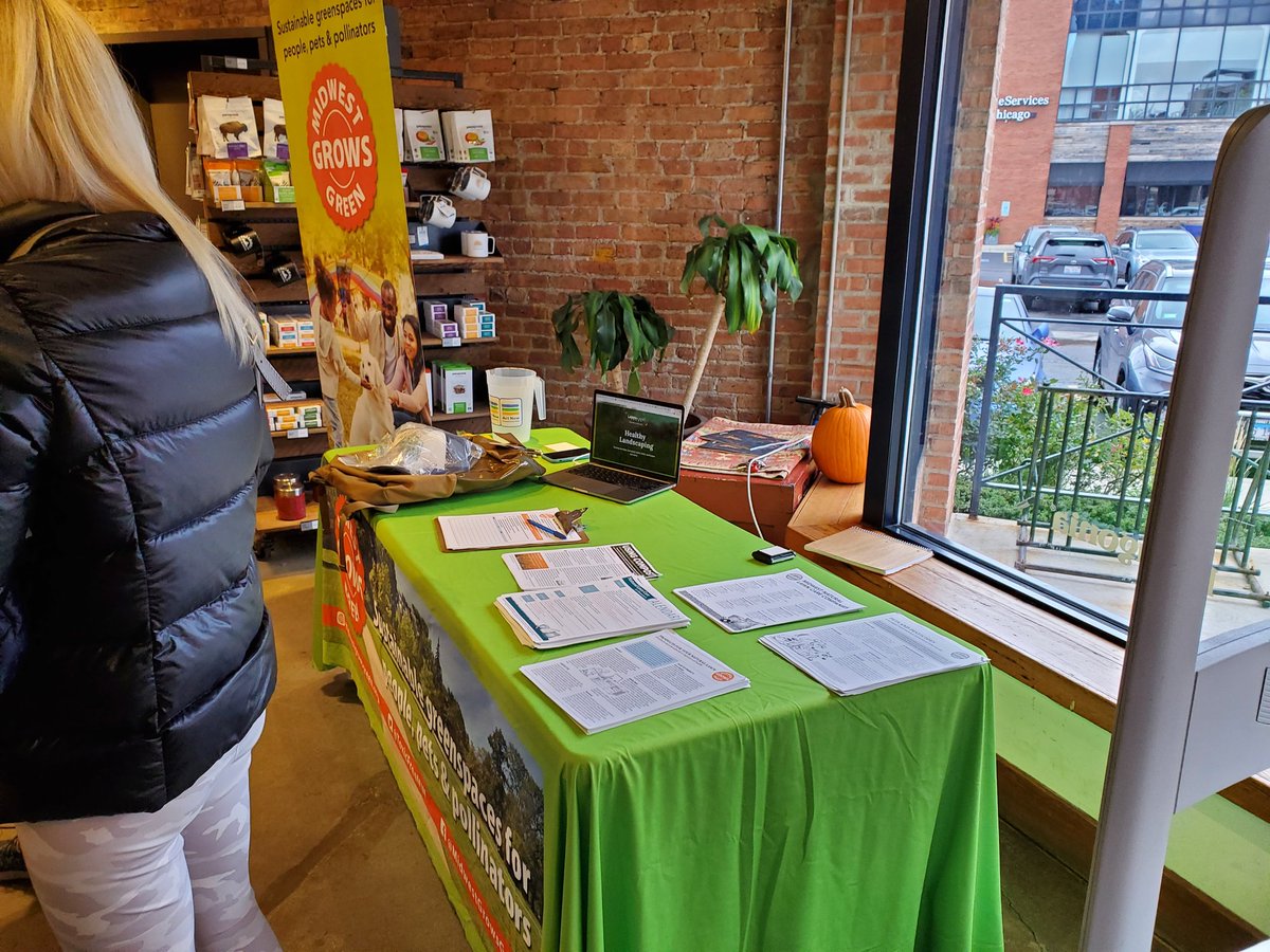 Visit <a href="/ToxicFreeMW/">Midwest Grows Green</a> today at <a href="/patagonia/">Patagonia</a> Lincoln Park. Donating $5 or more at bit.ly/MGGdonation will enter you into a raffle for items!